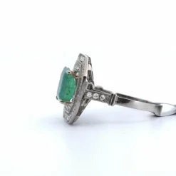 Bague Art Déco en platine et émeraude
