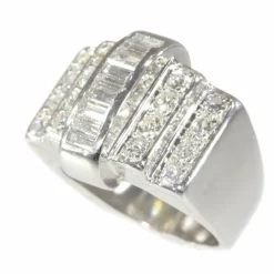 Bague Art Déco en platine et diamants