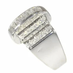 Bague Art Déco en platine et diamants