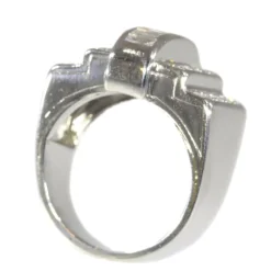 Bague Art Déco en platine et diamants