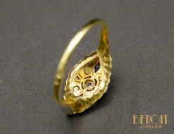 Bague Art Déco Losange Diamants et Saphirs