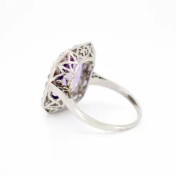 Bague Art Déco, Or 18 Carats, Platine, Améthyste et Diamants