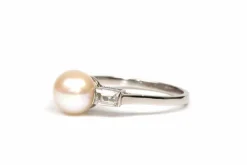 Bague Art Déco or blanc, perle, diamants baguette