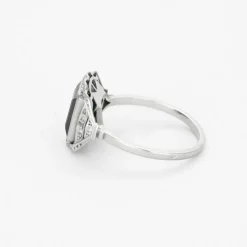 Bague Art Déco or blanc, saphir et diamants