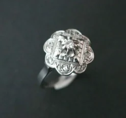Bague Art Déco ornée de diamants, or et platine