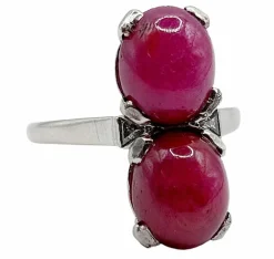 Bague Art Déco Platine et 6,70 carats cabochon rubis et diamant triangle (1950)