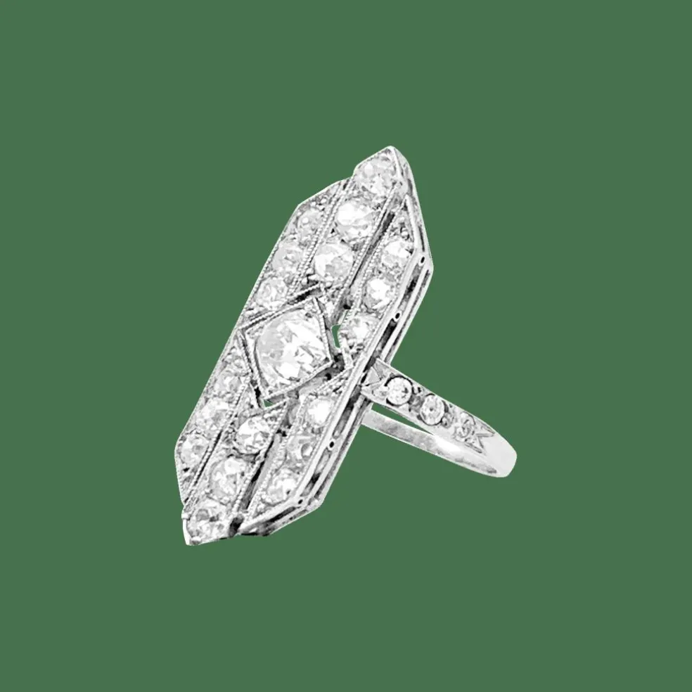Bague Art Déco, platine et diamants.