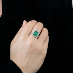 Bague Art Déco, platine et émeraude