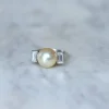 Bague Art Déco platine, perle, diamants baguettes