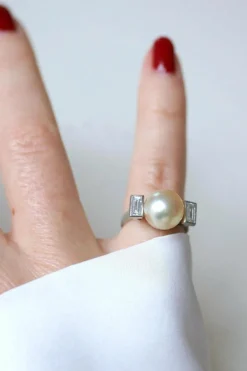 Bague Art Déco platine, perle, diamants baguettes
