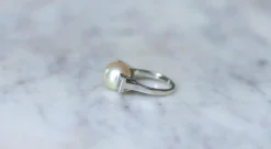 Bague Art Déco platine, perle, diamants baguettes