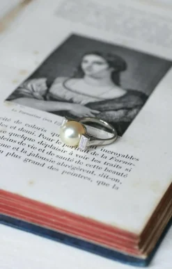 Bague Art Déco platine, perle, diamants baguettes