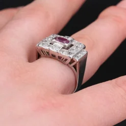 Bague art déco platine rubis diamants
