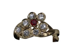 Bague Art Déco Rubis birman et diamants en or jaune