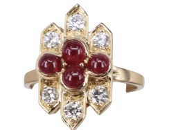Bague Art Déco Rubis Cabochon et Diamants en or jaune