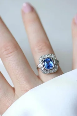 Bague Art Déco Saphir de Ceylan 2.68 Cts et Diamants
