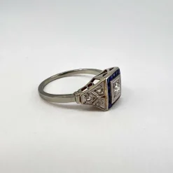 Bague Art Déco saphirs et diamants or blanc
