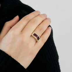 Bague art déco tank or jaune et rubis