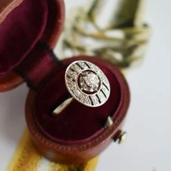 Bague Art Deco Or Blanc Platine et Diamants