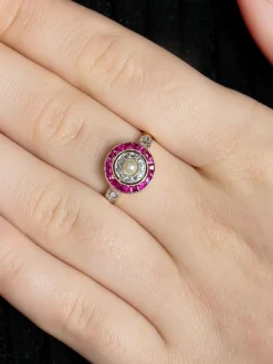 BAGUE ART DECO OR, DIAMANTS & RUBIS