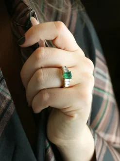 Bague Art Deco or jaune diamants emeraude colombienne Muzo 1,9 carat
