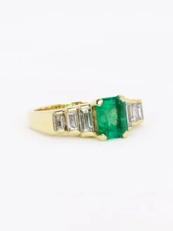 Bague Art Deco or jaune diamants emeraude colombienne Muzo 1,9 carat