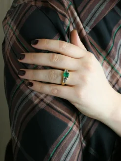 Bague Art Deco or jaune diamants emeraude colombienne Muzo 1,9 carat