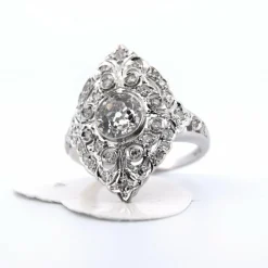 Bague Art Nouveau - or blanc, diamants
