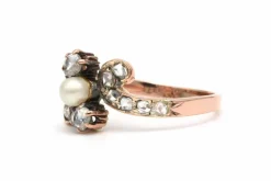 Bague Art Nouveau en or jaune sertie d'une perle et de diamants