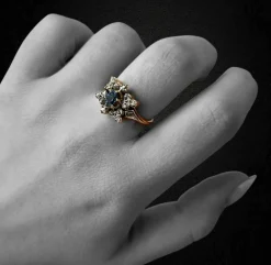 Bague Art Nouveau en or jaune avec saphir étoilé et diamants