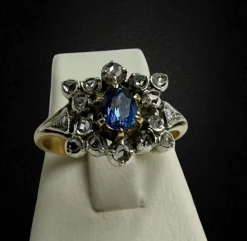 Bague Art Nouveau en or jaune avec saphir étoilé et diamants