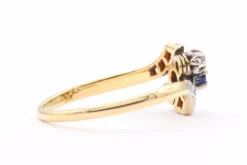 Bague Art Nouveau en or jaune et blanc sertie d'un saphir et de diamants