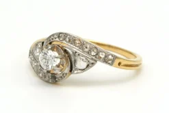 Bague Art Nouveau en or jaune et blanc 18 carats sertie de diamants