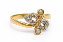 Bague Art Nouveau en or jaune 18 carats et argent sertie de diamants et de perles