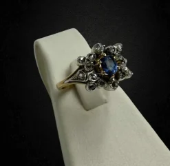 Bague Art Nouveau en or jaune avec saphir étoilé et diamants