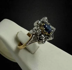 Bague Art Nouveau en or jaune avec saphir étoilé et diamants