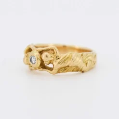 Bague Art Nouveau Or jaune 18 carats et Diamant Décor de Femmes