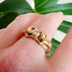 Bague Art Nouveau Or jaune 18 carats et Diamant Décor de Femmes
