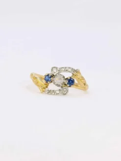 Bague Art Nouveau trilogie or jaune saphir diamants