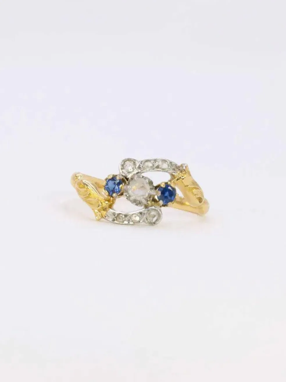 Bague Art Nouveau trilogie or jaune saphir diamants