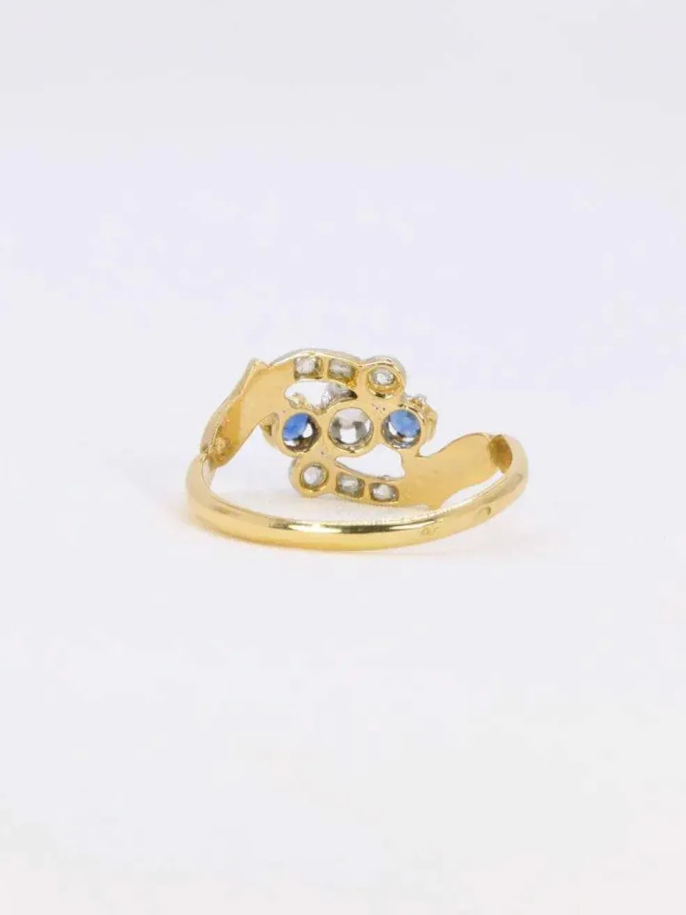Bague Art Nouveau trilogie or jaune saphir diamants