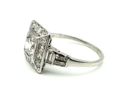 Bague Art-Déco, platine et diamants
