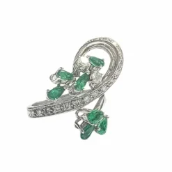 BAGUE AU DESIGN RÉTRO DES ANNÉES 1940-1945 EN OR 18 KT AVEC DIAMANTS