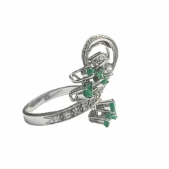 BAGUE AU DESIGN RÉTRO DES ANNÉES 1940-1945 EN OR 18 KT AVEC DIAMANTS