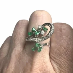 BAGUE AU DESIGN RÉTRO DES ANNÉES 1940-1945 EN OR 18 KT AVEC DIAMANTS