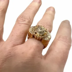 Bague au design rétro des années 1940-1945 en or 18 carats et platine avec diamants