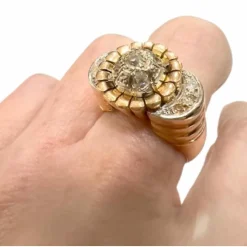 Bague au design rétro des années 1940-1945 en or 18 carats et platine avec diamants