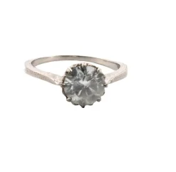 Bague avec diamant important monté sur structure en platine
