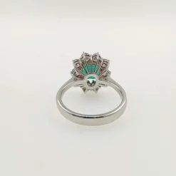 Bague avec émeraude de 2,48 ct et diamants
