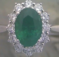 Bague avec émeraude et diamants